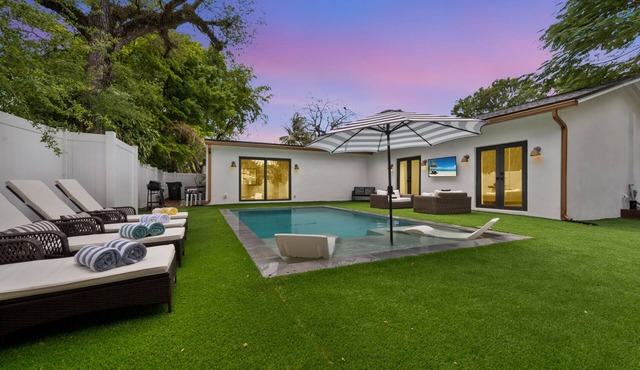 NEW - Luxurious Saltwater Pool Retreat - Near Las Olas