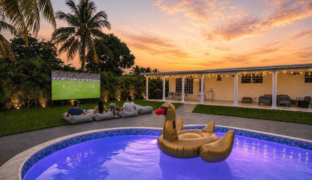 New Luxury Villa Bianca Pool, Movie Theatre, Fire Pit