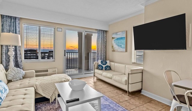 New/Oceanfront Beach Condo, Pool, Gym, Fishing