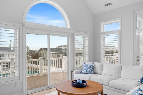 New Oceanview Heated Pool Steps to Beach