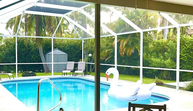 New* Private heated pool Oasis 1 mile to Beach
