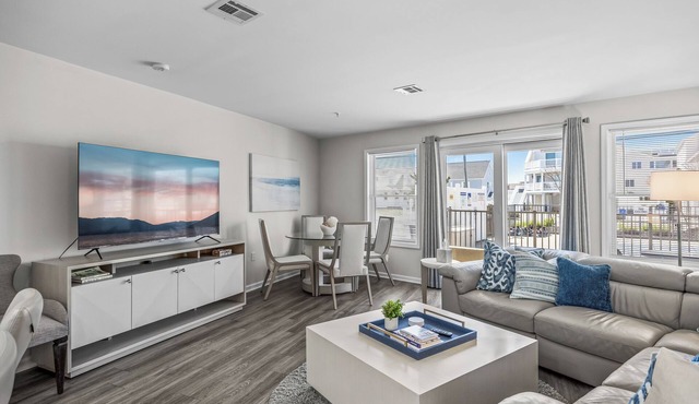 New! Renovated 2-bedroom condo in Ship Bottom with pool, walkable to beach/shops