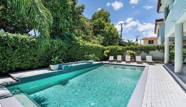 NEW Spacious 5BR Villa Near Brickell—Private Pool,Grill &More!