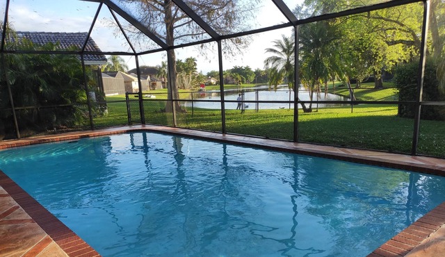 NEW! SPECTACULAR, WITH HEATED POOL AND SALT WATER SYSTEM, DESINFECTED.