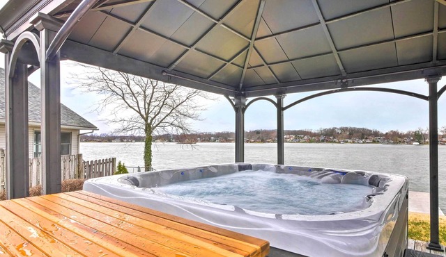 NEW! 'The Docks @ Waterside' Lake Home w/ Hot Tub!
