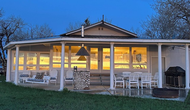 New to vacation rental lovely 3-bedroom 2 bath on Duck Lake near Glacier Park