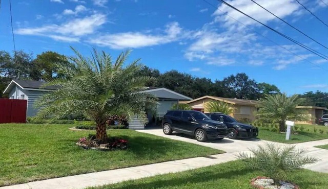 Newly Remodeled 3 bedroom 2bathroom charm!