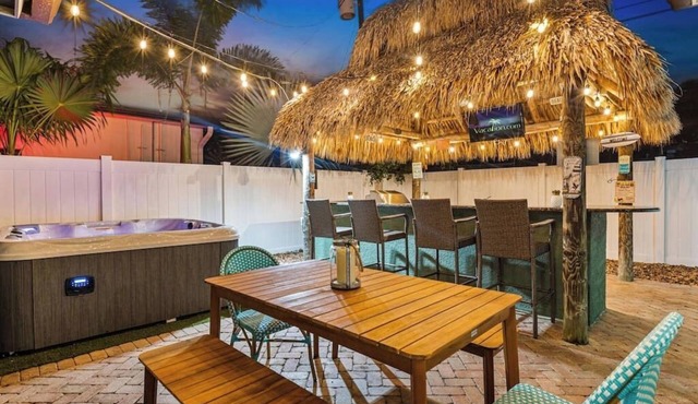 Newly renovated 3 bedrooms near the beach hot tube