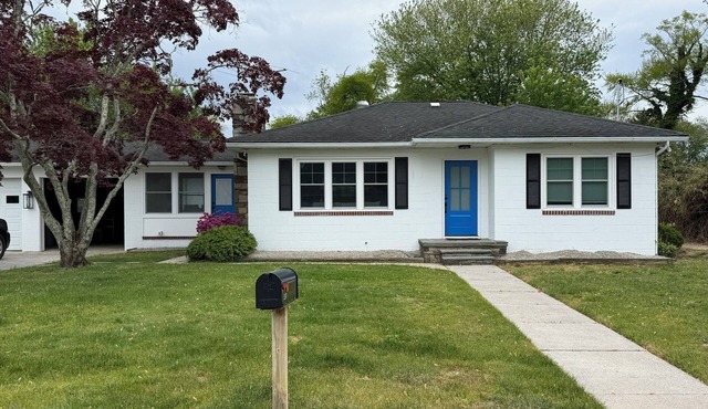 Newly Renovated Coastal House, easy 10 minute drive to Stone Harbor & Cape May