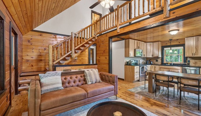 Nirvana Woods in Round Top - Private Catskills Log Retreat with AC