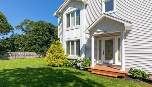 Oak Bluffs - Quiet Neighborhood - Walk to Town, Ferry, Library and more!