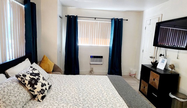 Oasis and Hollywood - Unit 9 sleeps 2