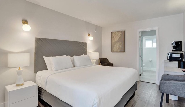 Ocean Blvd King Suite at Botanica