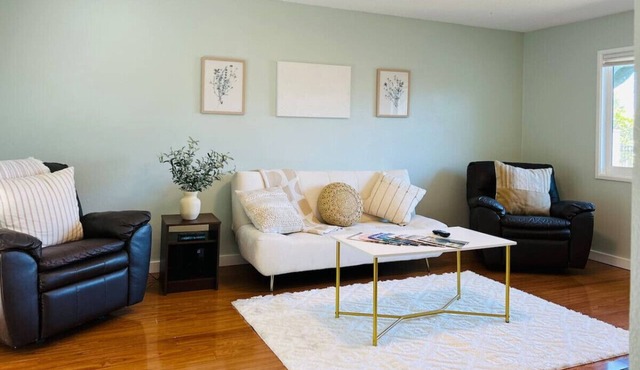 Ocean Breeze 3BR Retreat Game Room Pet Friendly Near Disneyland & LA Fenced Yard