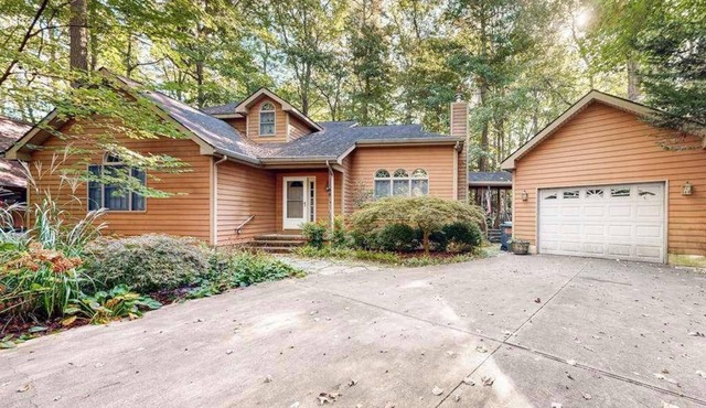 Ocean Pines Home with Central AC, Porch, Balcony, WiFi & Community Pool Access