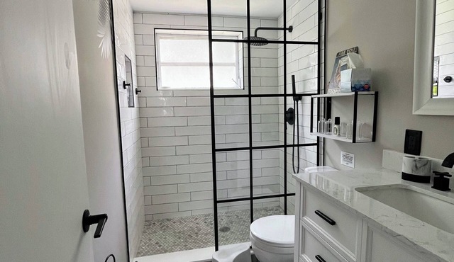 Ocean Ridge Gem: 1bd 1ba steps from pool and private beach! 6+ mos rental