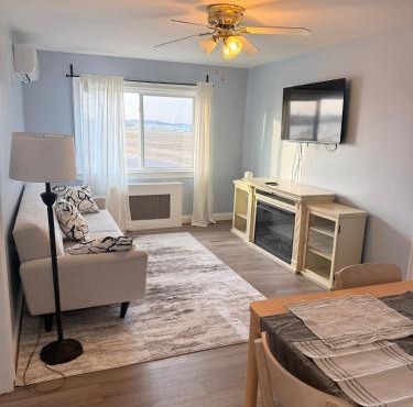 Ocean View Cozy Stay 4