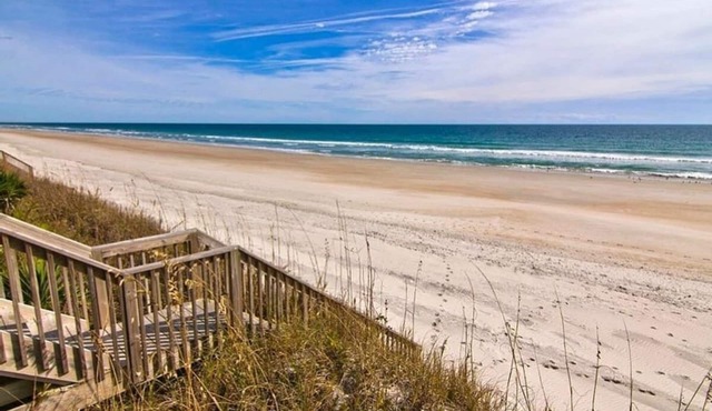 Oceanfront Queen's Grant Condo "Tide-the-Knot" with Breathtaking Ocean Views!