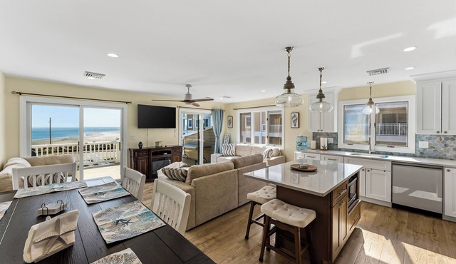 Oceanview 3BR Condo with Balcony & Seawall Access