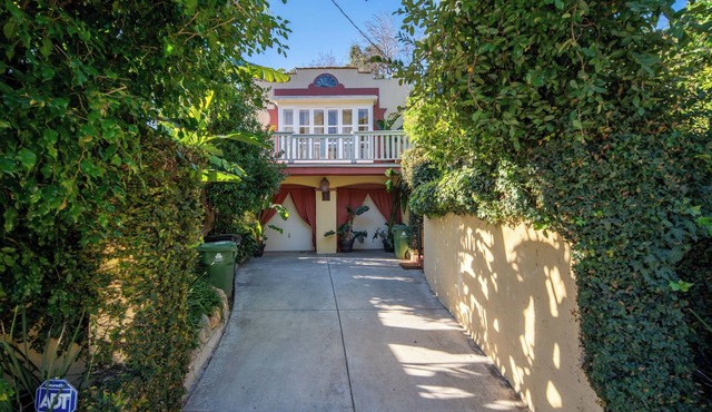 Old Hollywood vibes in Beachwood Canyon