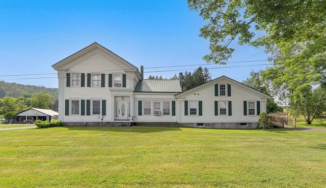 On 22 Acres! Retreat w/Views in Burlington Flats