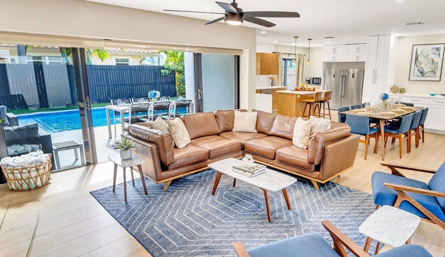 Open Concept Bungalow | Walk to Beach | Lush Neighborhood | Pearl Key