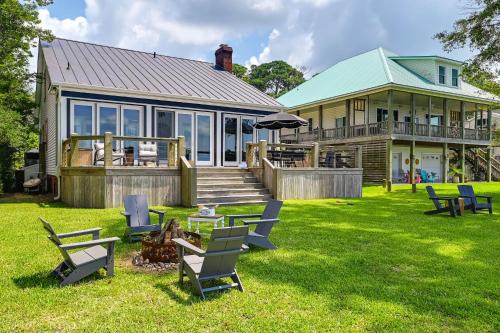 Pamlico River Vacation Rental w/Deck & Fire Pit