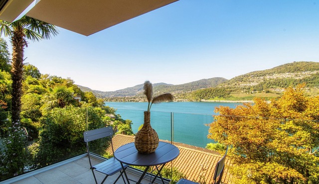 Panoramic studio apartment overlooking Lake Lugano (LA PALMA 1) in Collina d'Oro