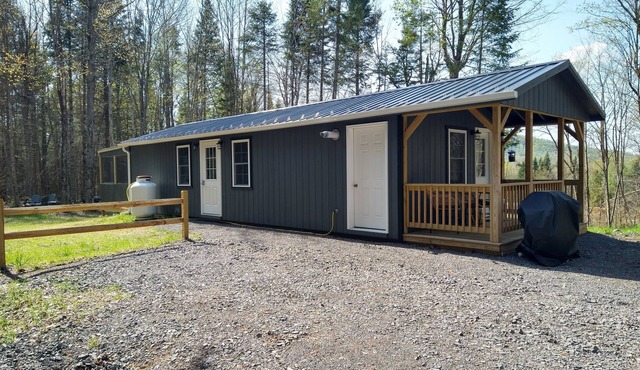 Peaceful, secluded, wooded retreat 1 mile from Adirondack Park-near skiing