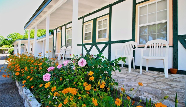 Peach Tree Inn & Suites