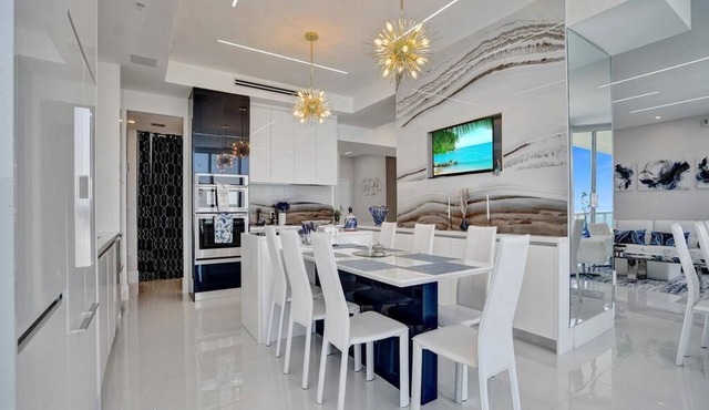 Penthouse Oceanfront for up to 7 people at La Perla. Miami Glittering Paradise!
