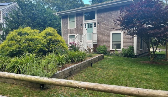 Perfect bungalow near the beach in historic Craigville Village