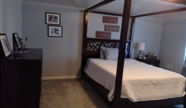 Perfect location for traveling nurses, close to 3 major hospitals