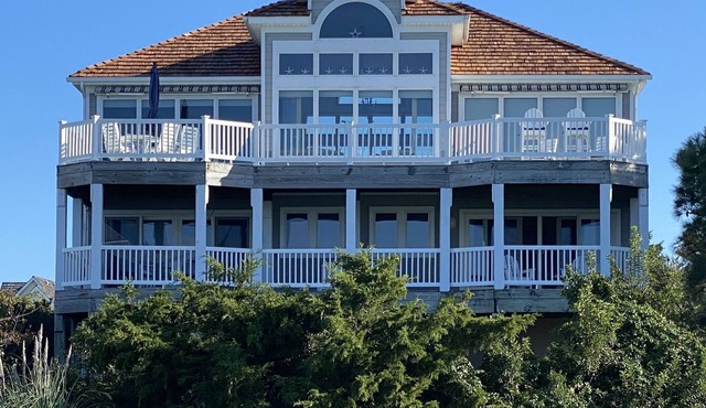Perfect setting. Great sunsets, golf course & bayside water views- Truly Unique!