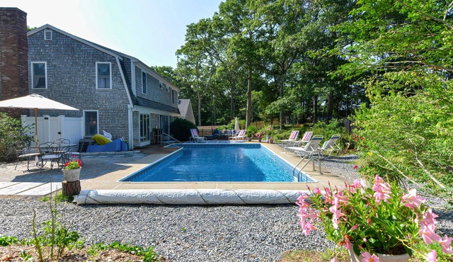 Perry Maison - 5BR/3BA, Pet Friendly w/a Pool. Secluded oasis close to beach!