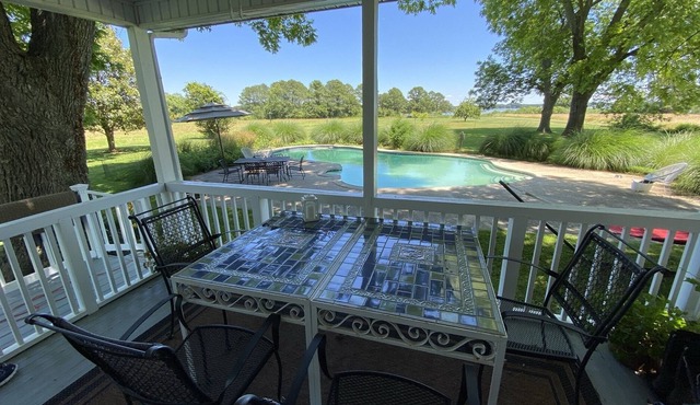 Persimmon Point Waterfront, Dock & Heated Pool Casual Comfortable Fun