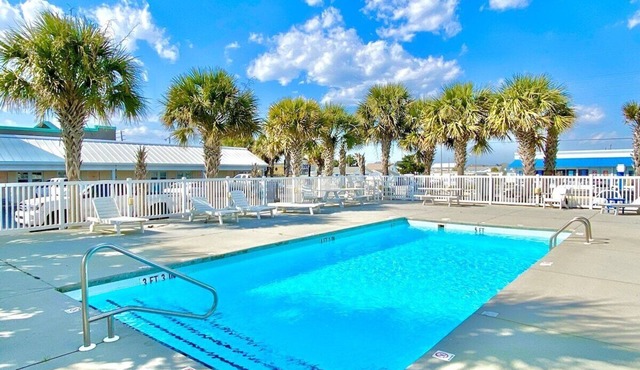 Pet-friendly, 3 Blocks to Beach, Pool, #303