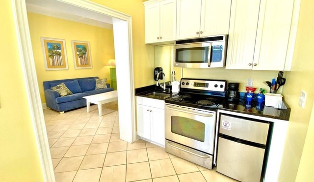 Pet-friendly, 3 Blocks to Beach, Pool, #501