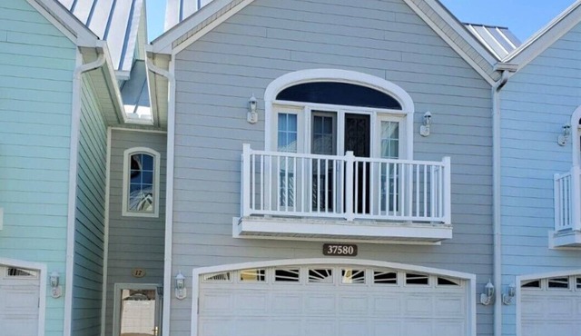 Pet-friendly, 4-bedroom home 15-min walk to beach and Cape Henlopen State Park.