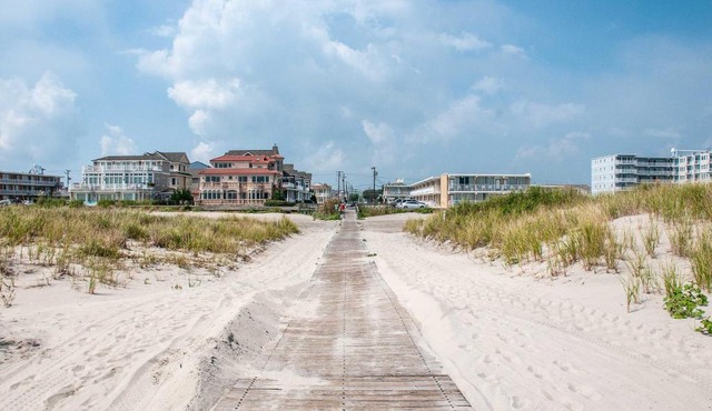 Pet-Friendly Getaway with Patio, Less Than 1 Block to Beach!
