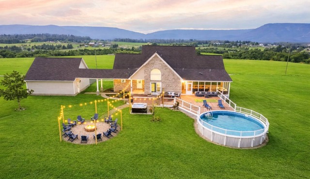 Pet-Friendly · Private Pool · Hot Tub · Arcade · Movie Room · Epic Views & more!