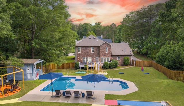 Pickleball, Basketball, Movie Theater, King Beds