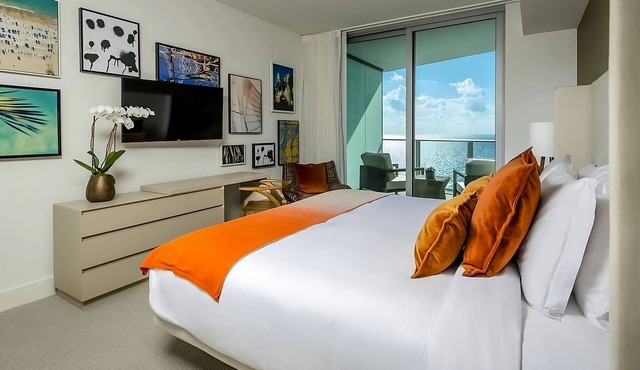 Pleasant Stay, Convenient Location! 2 Comfortable Units, Pool, Private Cabanas