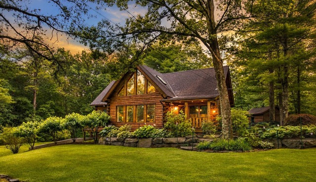 Pocono Nordic Cabin Spa Retreat: Sauna, Cold Plunge, Hot Tub, Theater, Fire Pit.