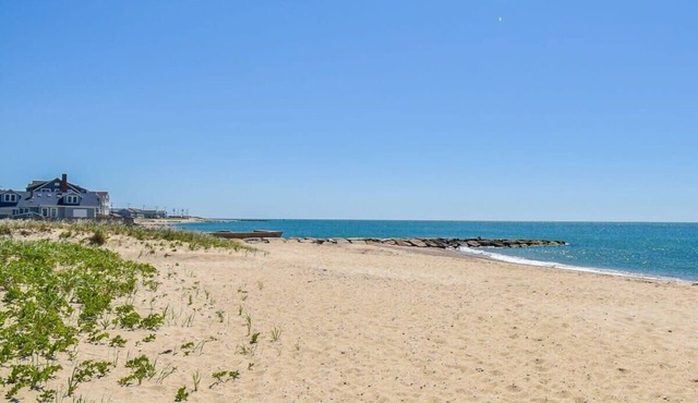 Pond Front, 3 Min Drive to Old Silver Beach!