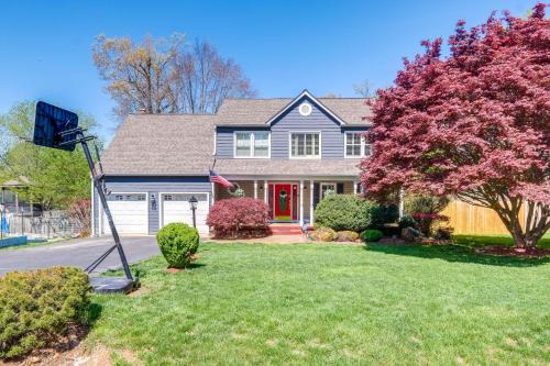 Pool, Hot Tub & Fun! Family Home Near Quantico