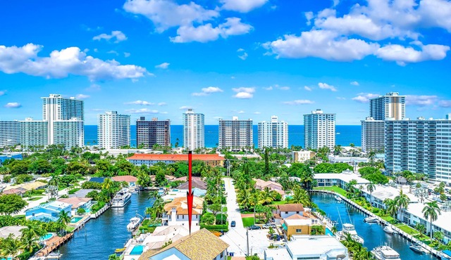 Pool+Hot Tub! Massive Waterfront Gem+Walk 2 Beach!