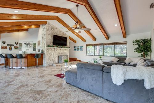 Pool & Hot Tub: Spacious Villa in Coral Springs!