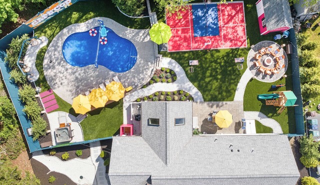 Pool+HotTub+Pickleball+Game+Movie+PlayRoom+PetsOK