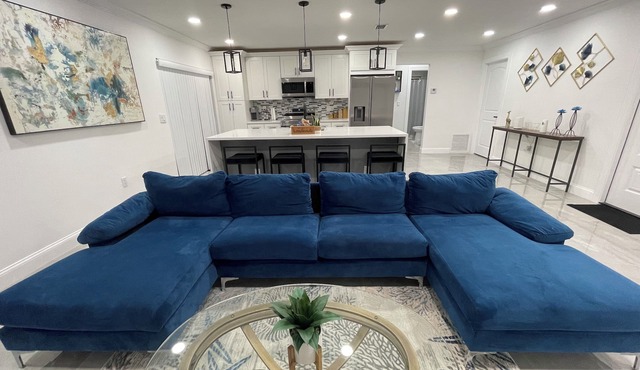 Pool House 3/2: Grill, Mural and Ping Pong Table